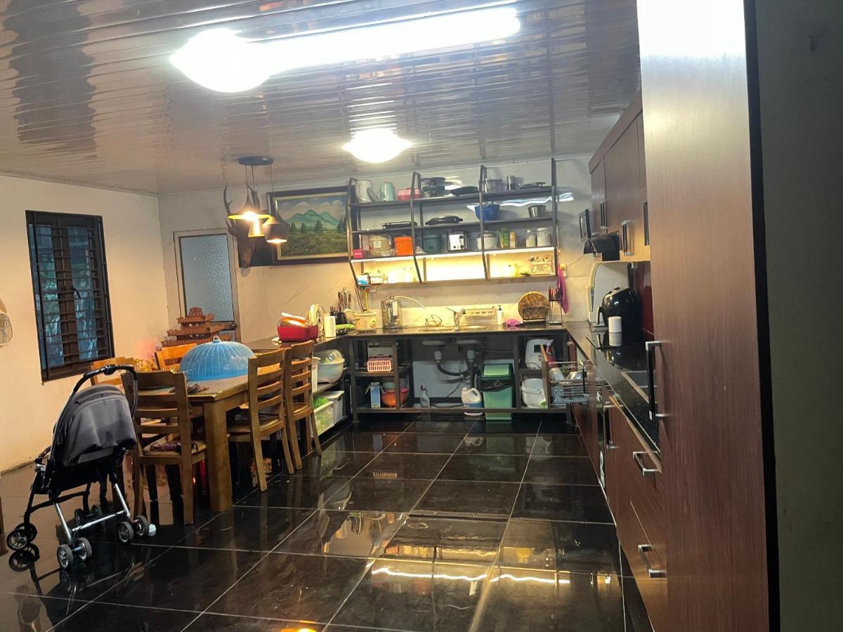 Lee Homestay Hanoi Buitenkant foto